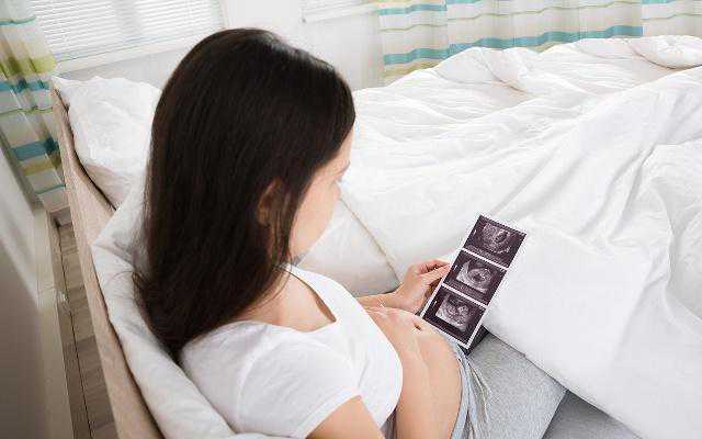 孕晚期尾椎骨疼的因及解决方法